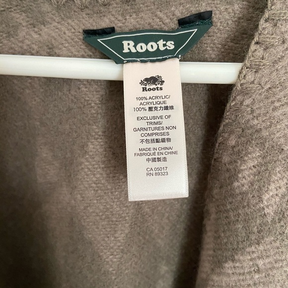 Roots Blanket Poncho - Picture 3 of 3